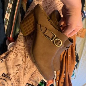 Aerosoles brand clog heels never worn